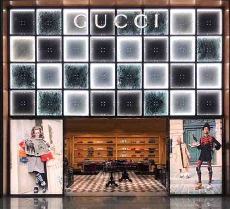 Gucci brings the colour and magic of fashion as it .